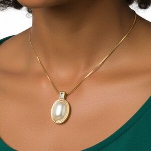 Avon Women's Necklace 80's Vintage Oval Faux Pearl and Baguette Rhinestone